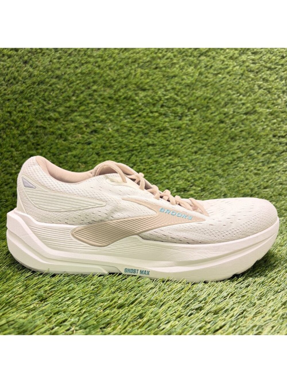 Brooks Ghost Max 3 Women Size 10.5 Beige Athletic Running Walking Shoes Sneakers